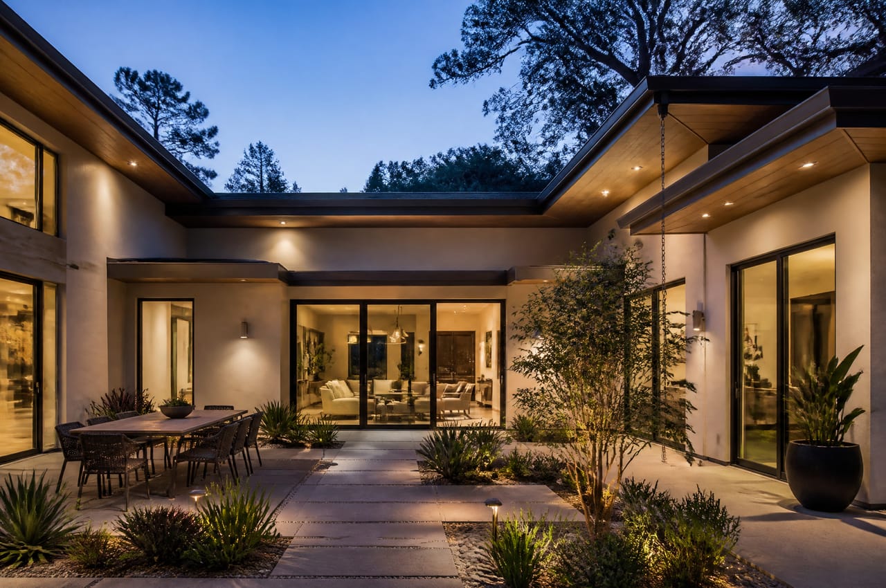 La Villa des Pins : Cette villa mêle tradition et modernité avec une vue imprenable sur la vallée.